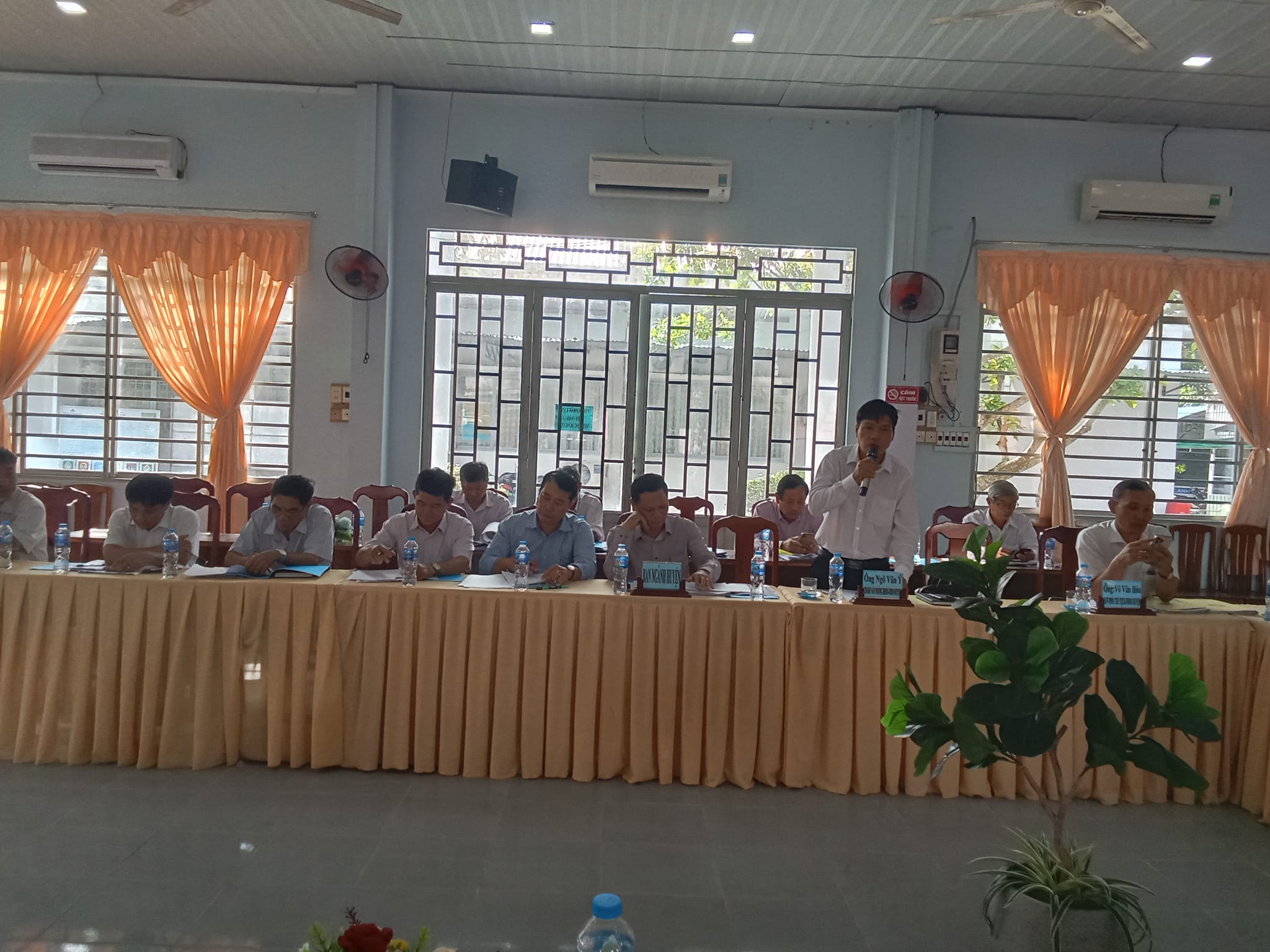 Quang cảnh cuộc họp