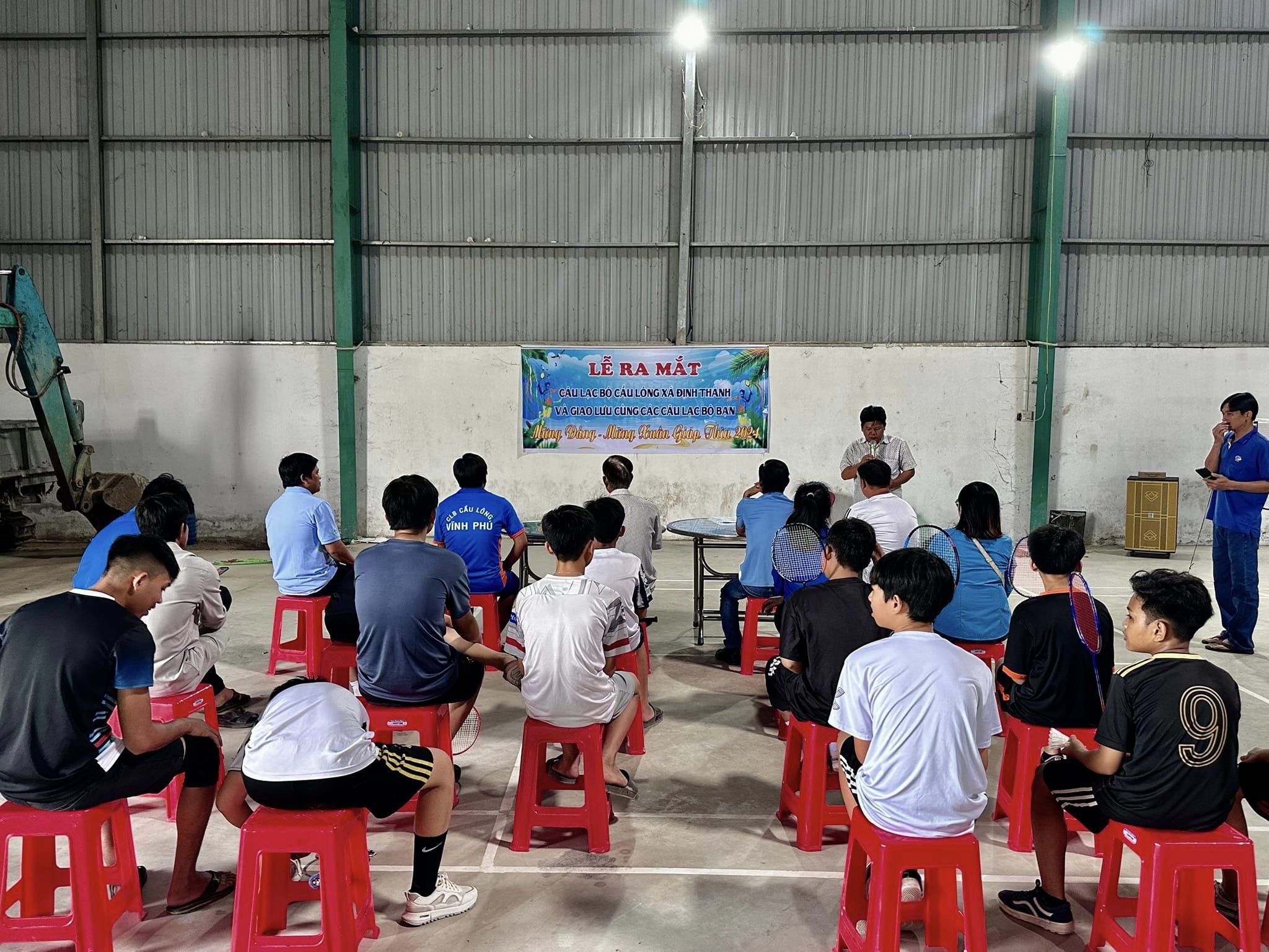 Quan canh Le ra mat