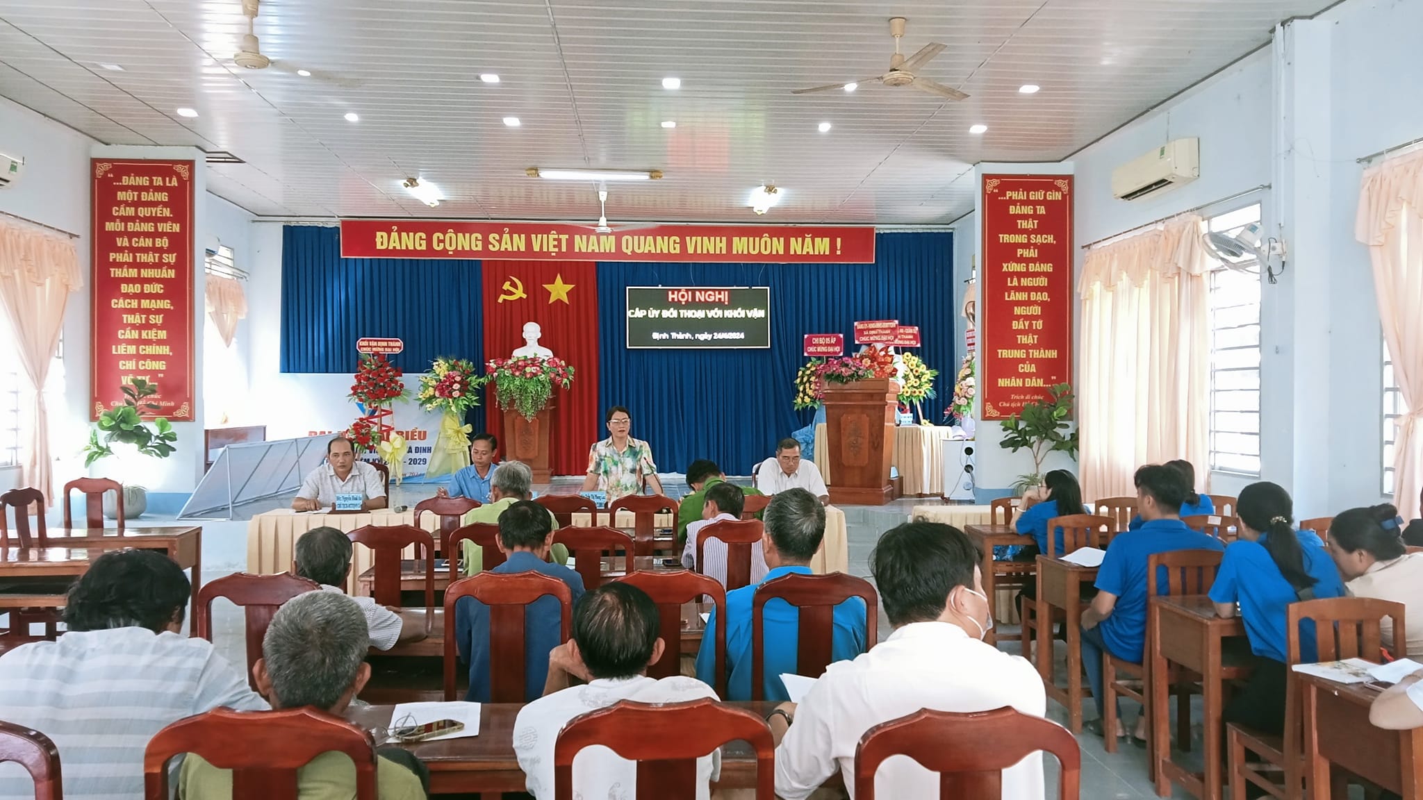 Quan canh hoi nghi